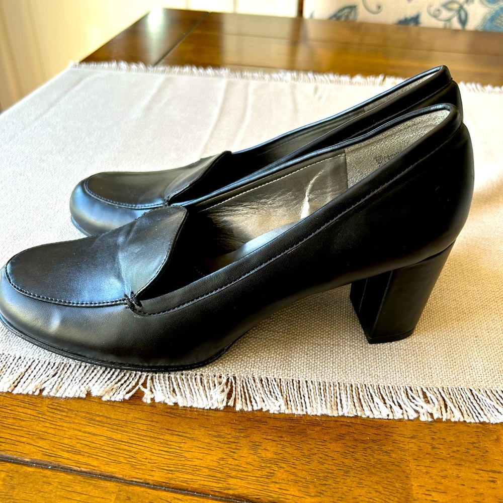 Black heels size 8